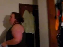 El hombre que invitó a los recién casados a maduras videos caseros xxx la casa por dinero.