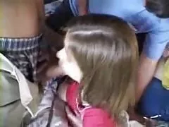 Meando vacía la vejiga de las migajas videos caseros de maduras xxx en el parque