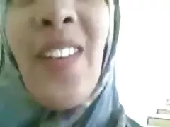 El coche lo sorprenderá con los folladas caseras labios, los labios calientes, T